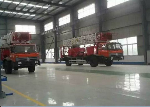 Το Borewell 600m βαθύ φορτηγό Dth τοποθέτησε την εγκατάσταση γεώτρησης τρυπανιών